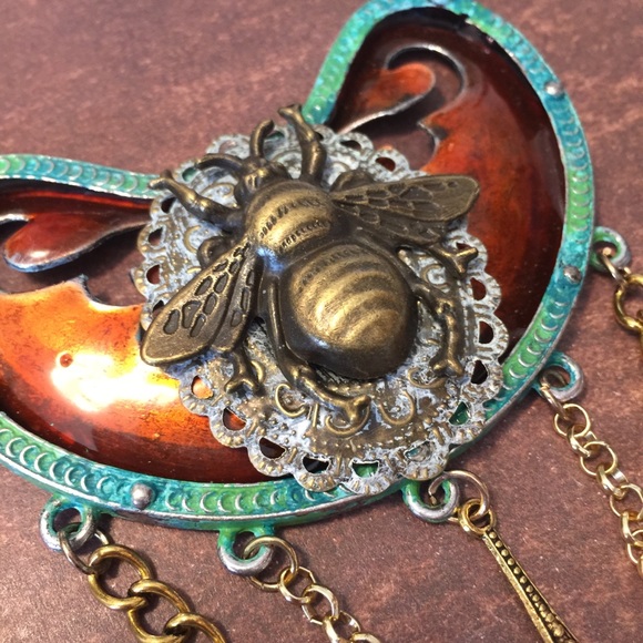 Mixed media steampunk cosplay bee necklace - Picture 5 of 11